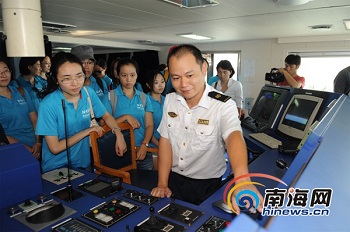 两岸三地30多名大学生到海南海事局参观交流